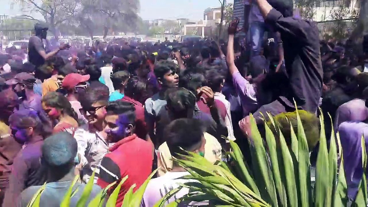 HOLI MAHOTSAV INDORE  __ ATAL BIHARI, HOLKAR , NIRBHAY SINGH COLLEGE HOLI CELEBRATION SPECIAL VLOG