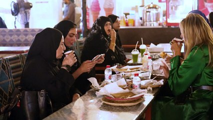 Cataríes ansiosos y expectantes, a un mes del inicio de la Copa del Mundo