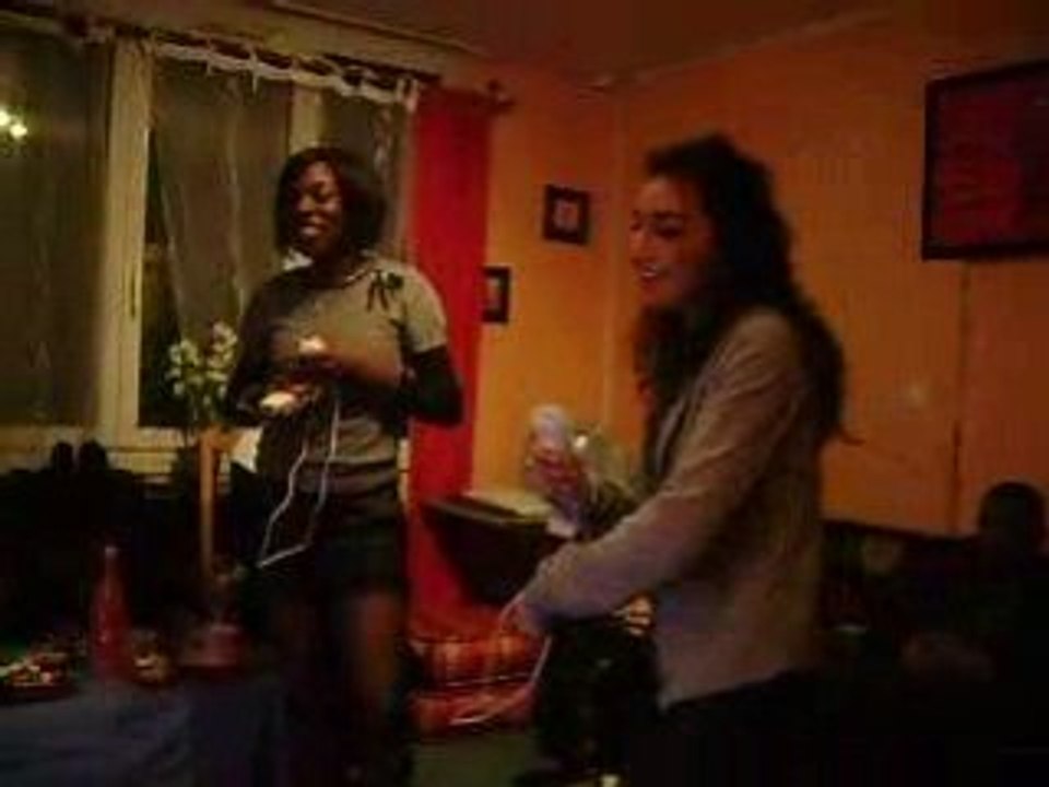 Jacynthe et Dalia en mode boxeuse sur  la wii