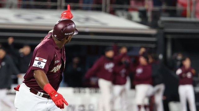 '푸이그 3점 선제포' 키움, 준PO 3차전 완승 PO 1승 남았다 / YTN