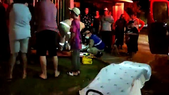 Forte colisão entre carro e moto deixa jovem ferido no Interlagos