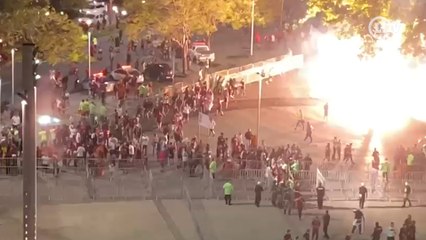 Polícia Militar atira bombas para dispersar torcedores do Flamengo no entorno do Maracanã