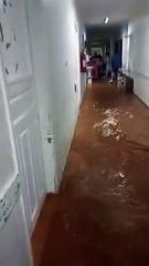 Enxurrada invade hospital e faz ‘correnteza’ nos corredores, no norte do Paraná