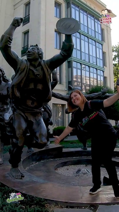 Müziğin Sesini Duymayanlar Dans Edenleri Deli Sandı | 2Teker 2Yürek