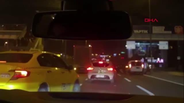 Son dakika haber | İSTANBUL-BAKIRKÖY D-100'DEKİ KAZA CEP TELEFONU KAMERASINDA