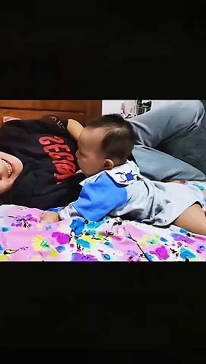 Cute bay catching the mom  ||#viral ||#Pakistani || #Tiktok || # 4u Fun