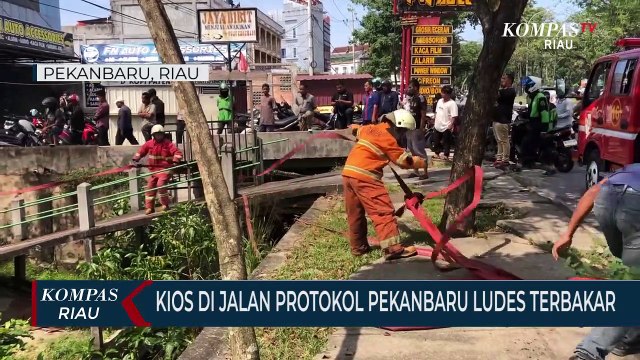 Kios Di Jalan Protokol Pekanbaru Ludes Terbakar