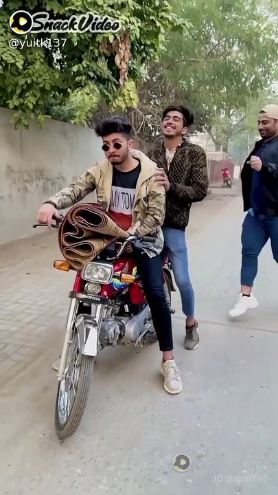 Hahahahaaaa  Dost Dost hi hota hy    ||#viral ||#Pakistani || #Tiktok || # 4u Fun .mp4_logo_US