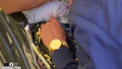 R0ba dinero a su esposa para dar a su amane