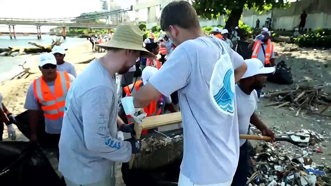 I Cleaned The World’s Dirtiest Beach #TeamSeas_-gaming_-games_-gamers_-mrbeastgaming_-mrbeast_-helping