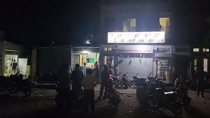 जहां हाथ रखा, वहां दर्द... देर रात बिकती दारू