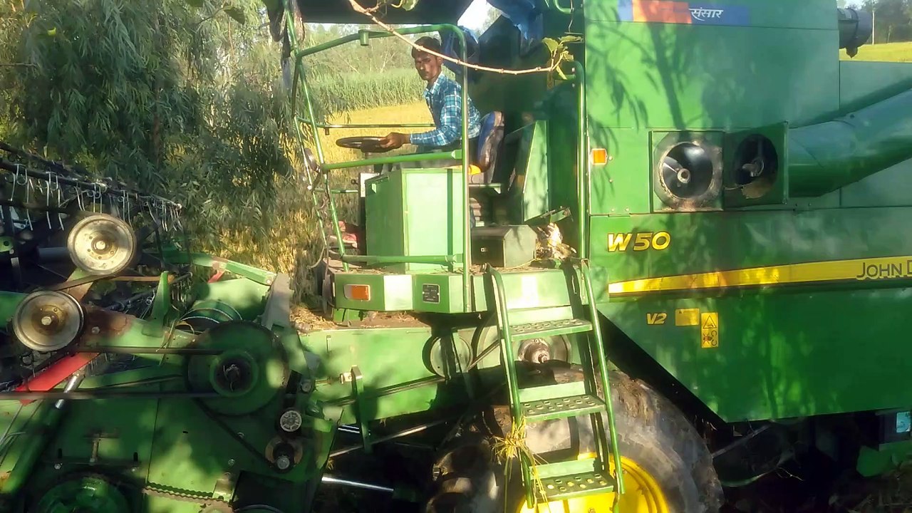 Khet se nhi nikli rhi h combine