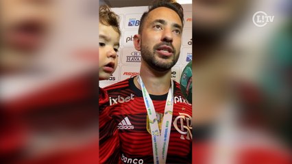 Momento fofura! Filho de Everton Ribeiro rouba a cena em zona mista do título da Copa do Brasil