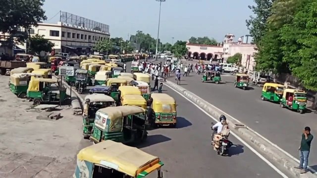 ऑटो चालक की आरपीएफ कांस्टेबल ने की पिटाई, चालकों ने थामे पहिए