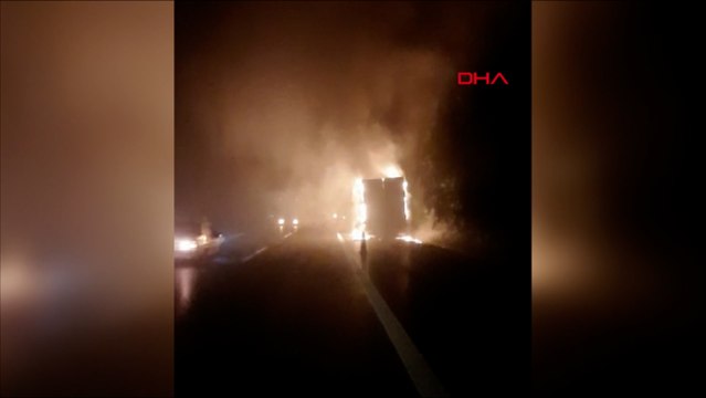 Ahşap ürün yüklü tır alev alev yandı