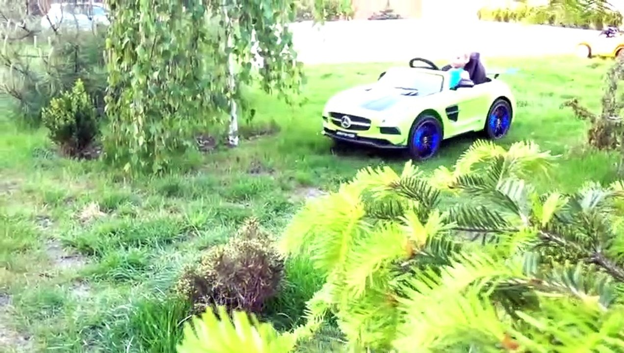 Ride Toy Cars Video - Max demonstrates a collection of toy cars