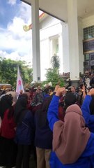 Soroti Jalan Longsor di Satui Akibat Tambang, Gubernur Mana! Gubernur Mana! Gubernur Mana!