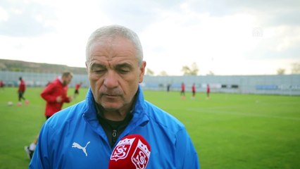 Descargar video: Sivasspor Teknik Direktörü Rıza Çalımbay, Trabzonspor karşısında takımına güveniyor