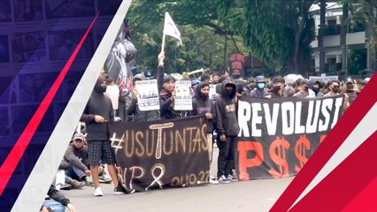 Usut Tuntas Tragedi Kanjuruhan, Ratusan Aremania Gelar Aksi Diam