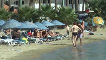 Muğla gündem haberleri: Turistler Bodrum'u terk etmiyor, deniz kum ve güneşin tadını çıkarıyor
