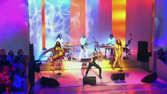 Shakira chante son tube She Wolf en live