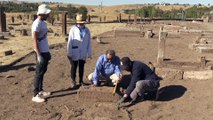 Ahlat Selçuklu Meydan Mezarlığı'nda 108 yeni mezar gün yüzüne çıkarıldı