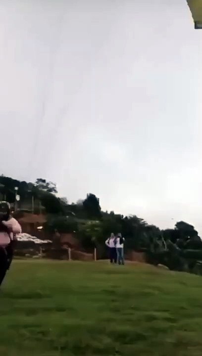 Le décollage en parapente a été difficile mais s'est finalement bien passé