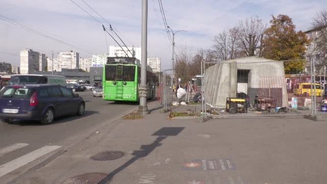 Járkov construye refugios de hormigón para proteger a sus ciudadanos