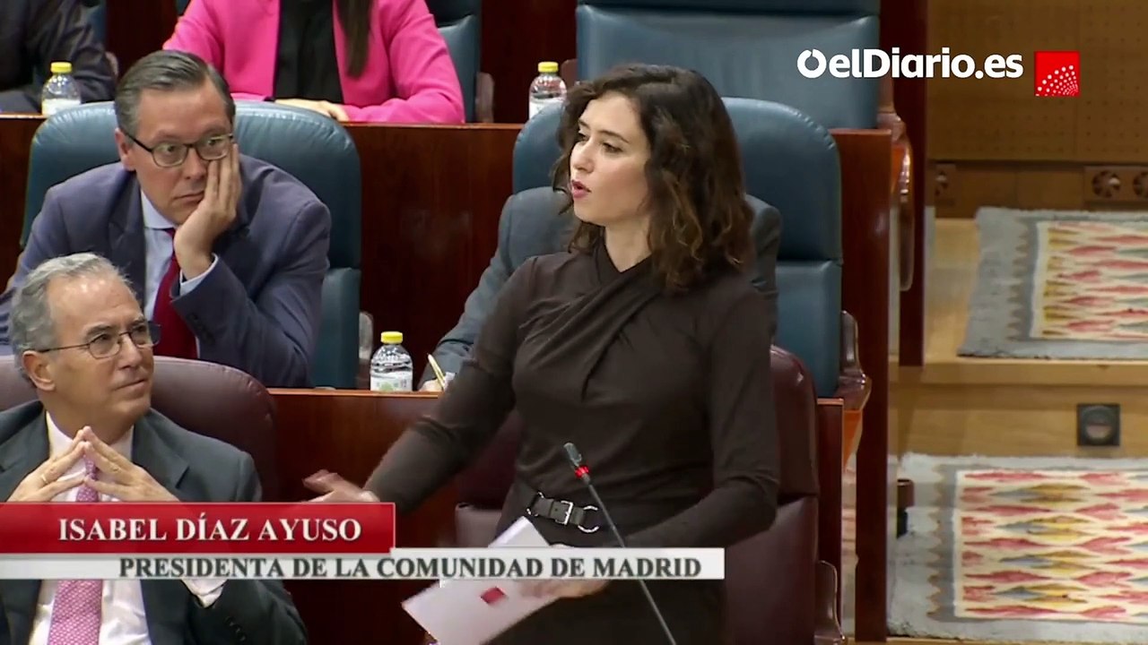 Ayuso se refiere a los partidos de la oposición como "el trío vallecano" desde la Asamblea de Madrid que está en Vallecas