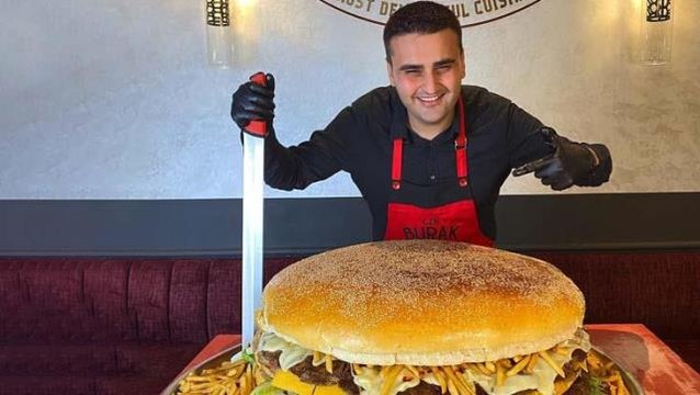 Aylık kazancım 30 bin TL diyen CZN Burak, alay konusu oldu