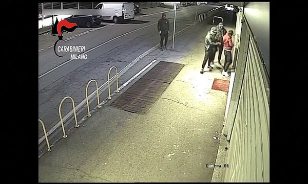 Furti nelle tabaccherie e sale slot, presa la banda: 39 colpi con tute bianche e furgoni rubati