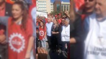 Son dakika haber! Deü'den İstifa Eden Profesöre Destek Ziyaretinde Bulunan Asistan Hekimler ve Sendika Üyelerine Yönelik Soruşturma ve Sürgün Kararları Protesto Edildi