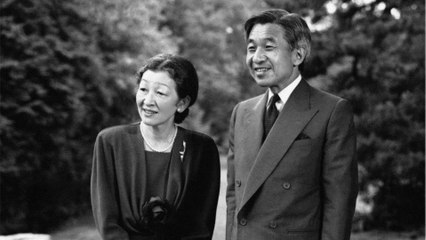 GALA VIDÉO - Michiko du Japon : cet “affront” fait à son mari lors de leur première rencontre