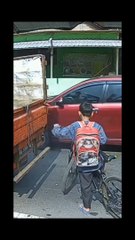 ngakak bocil sepedahan nabrak mobil