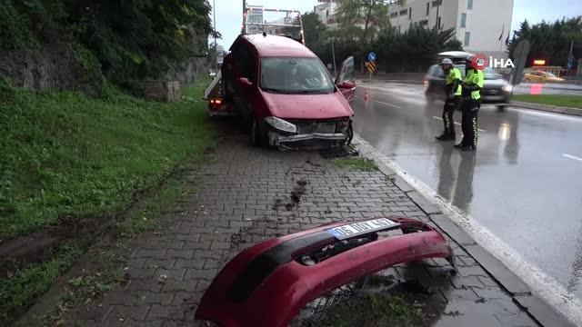 Ordu haberi: Ordu'da otomobil minibüs ile çarpıştı: 2 yaralı