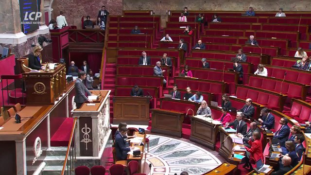 Le ministre délégué aux Comptes publics, Gabriel Attal, a annoncé que les allocations sociales, hors retraites, ne pourront plus être versées à partir de 2024 sur des comptes bancaires non-européens