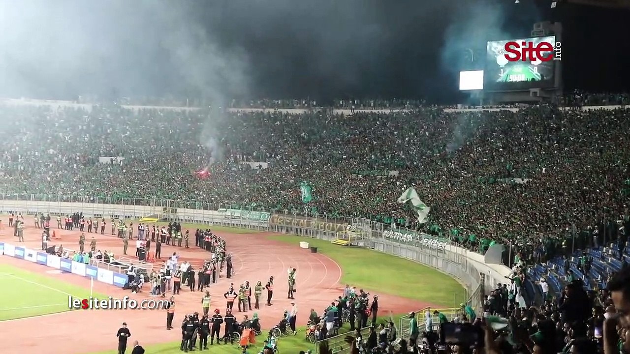 شاهد انفجار جماهير الرجاء فرحا بهدف الانتصار عل...