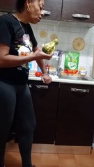 Un husky coupable répond de la prise de nourriture - Buzz Buddy