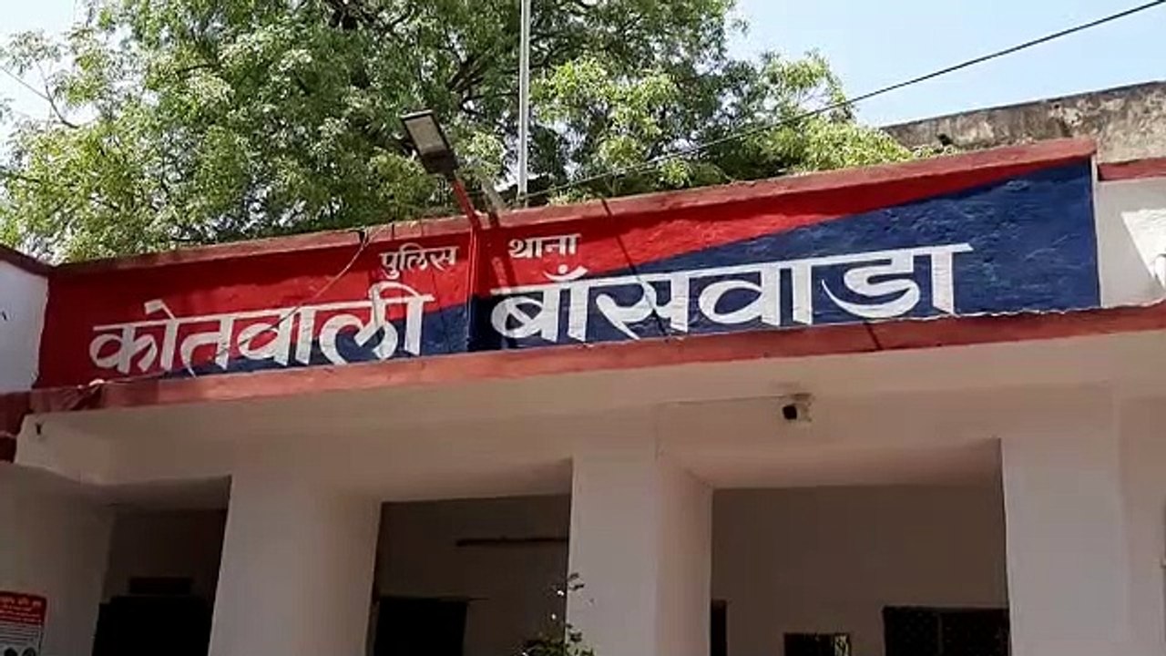 घर वालों का टहलने जाना पड़ा भारी, चोरों ने घर पर बोला धावा, ले गए हजारों के जेवर