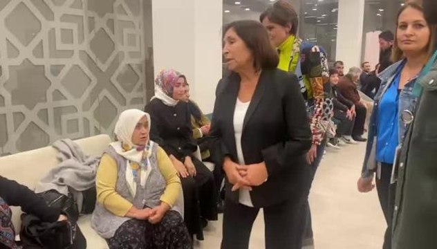 Son Dakika | Selvi Kılıçdaroğlu ve Canan Kaftancıoğlu, Amasra'da Yaralanan Madencilerin Yakınlarını İstanbul'da Hastanede Ziyaret Etti