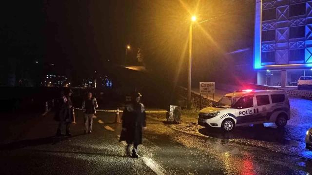 Artvin haber | Artvin'de taşan dere bazı köy yollarını ulaşıma kapattı