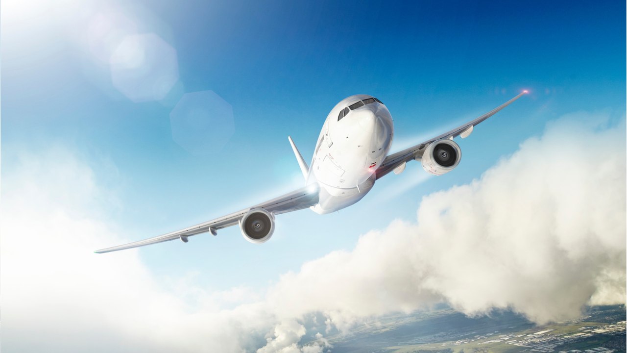 Un avion rate son atterrissage à Orly avec une...