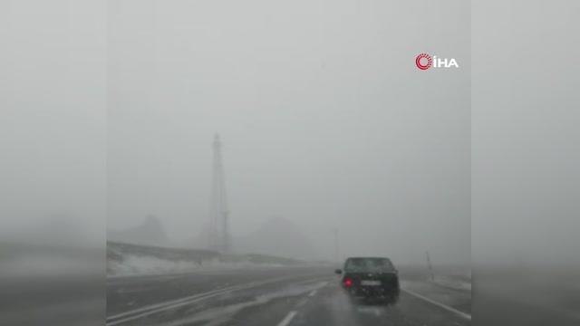 Karlıova-Erzurum yolunda kar yağışı