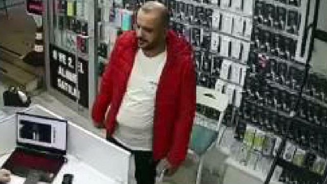 Müşteri gibi geldi, cep telefonu çaldı