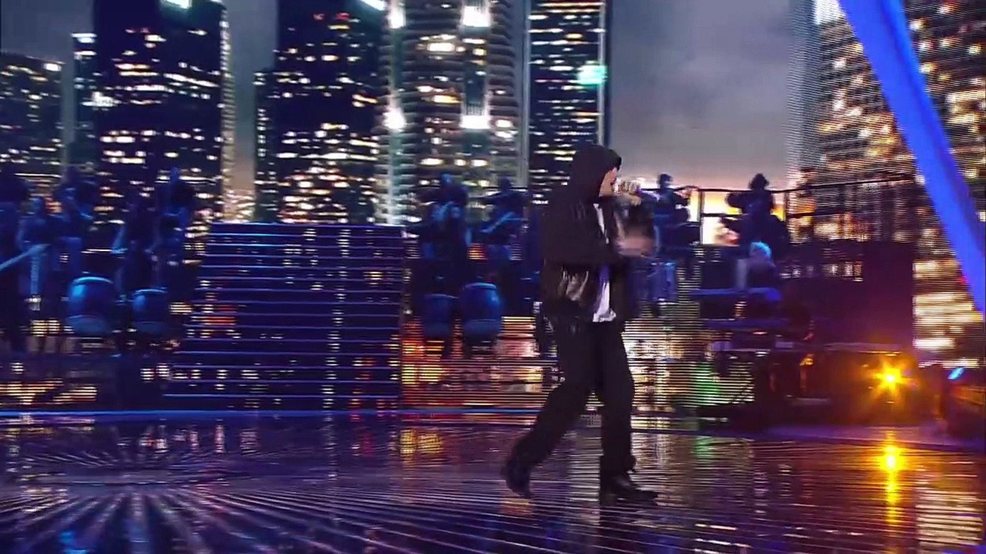 ⁣Eminem & Rihanna Perform “Love the Way You Lie - Not Afraid” at 2010 VMAs - MTV