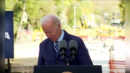 Joe Biden arkasına döndü, boşlukla konuştu