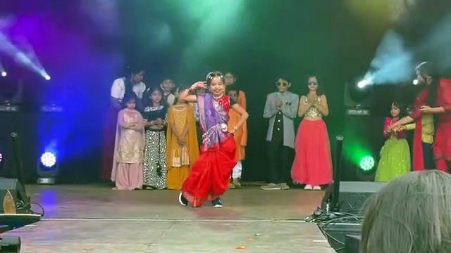 यूरोप के दिवाली सेलिब्रेशन में गुंजा छत्तीसगढ़ी गाना हमर पारा तुम्हर पारा... पारंपरिक वेशभूषा में किया से मोहा सबका मन