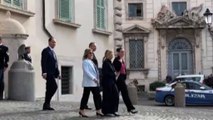 Centrodestra esce a piedi dal Quirinale, Berlusconi in auto