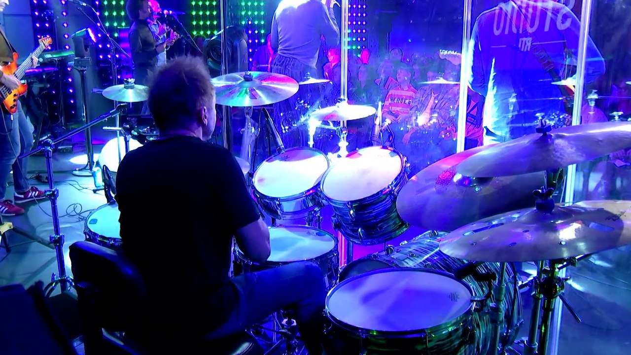 Yannick NOAH interprète "La vie c'est maintenant" dans le Grand Studio RTL