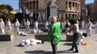 Tute bianche sporche di sangue, flash mob a Palermo contro le morti sul lavoro